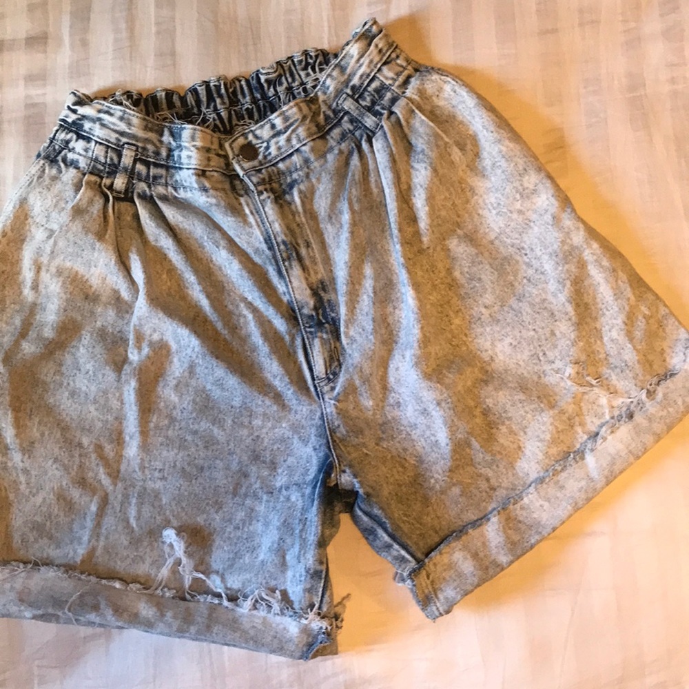 Vintage acid wash mom shorts!